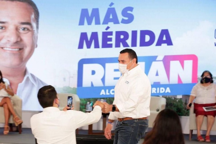 El candidato del PAN a la alcaldía Renán Barrera se reúne con expertos en temas de urbanismo