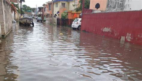 Fuertes Lluvias En Campeche Por Paso De Onda Tropical N Mero Dejan