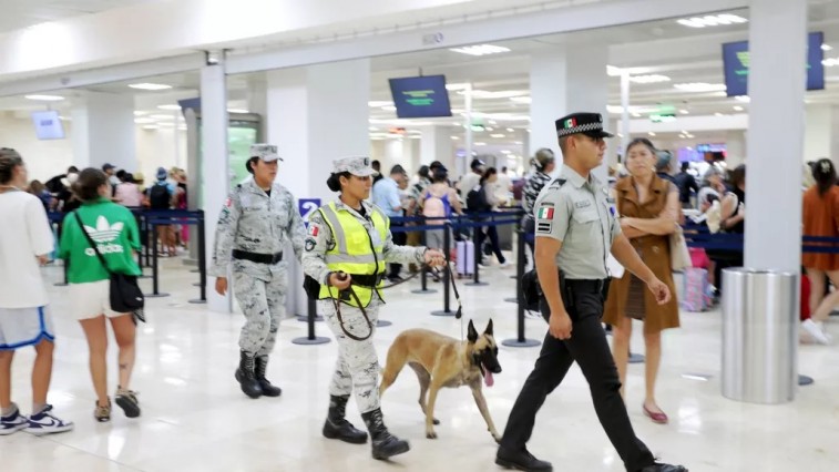ASEGURAN DROGA EN EL AEROPUERTO DE CANCÚN CON VALOR DE MEDIO MILLÓN DE PESOS