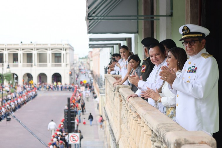 Encabeza el Gobernador Joaquín Díaz Mena el desfile cívico-deportivo con motivo del CXIV Aniversario del inicio de la Revolución Social Mexicana