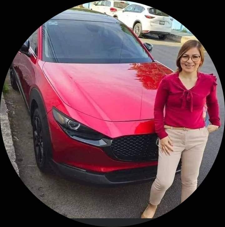 JOVEN LE REGALA UNA CAMIONETA A SU EX EN AGRADECIMIENTO