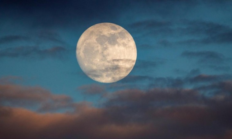 LA LUNA DE ESTURIÓN ENAMORA EL CIELO DE YUCATÁN EN AGOSTO