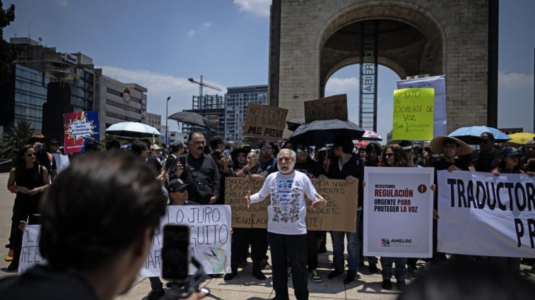 LOCUTORES MEXICANOS EXIGEN PROTECCIÓN ANTE AVANCE DE INTELIGENCIA ARTIFICIAL
