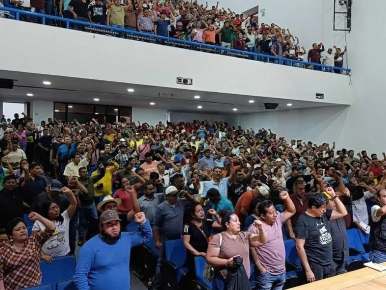 MAESTROS DE OAXACA DECIDEN PONER FIN AL PARO Y REGRESAN A CLASES EL LUNES