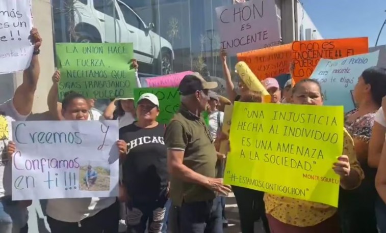 MANIFESTACIÓN EN GUADALAJARA EXIGE LIBERTAD DE ALCALDE DETENIDO POR PRESUNTOS NEXOS CON EL CJNG