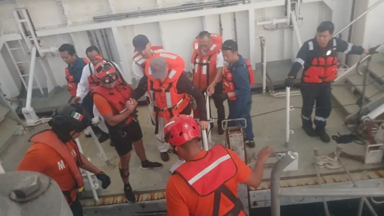 MARINA RESCATA A TURISTA ESTADOUNIDENSE DE CRUCERO EN CANCÚN POR EMERGENCIA MÉDICA