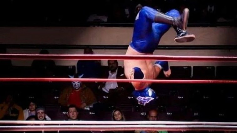 MISTERIUS SUFRE GRAVE LESIÓN TRAS CAÍDA EN EL RING