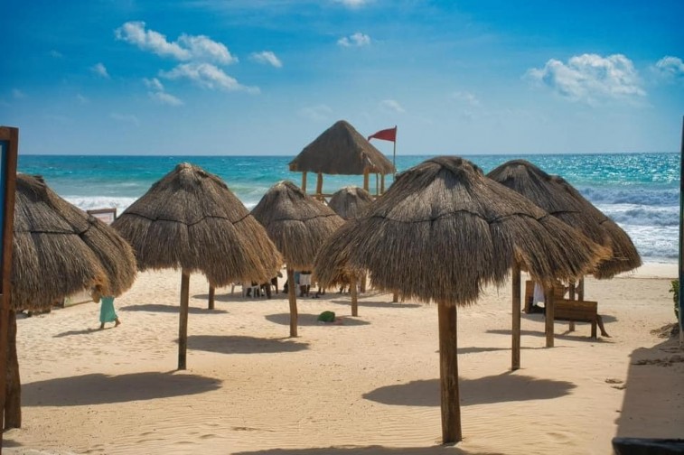 PLAYA MARLÍN EL ROSTRO ABIERTO Y SALVAJE DEL CARIBE EN CANCÚN