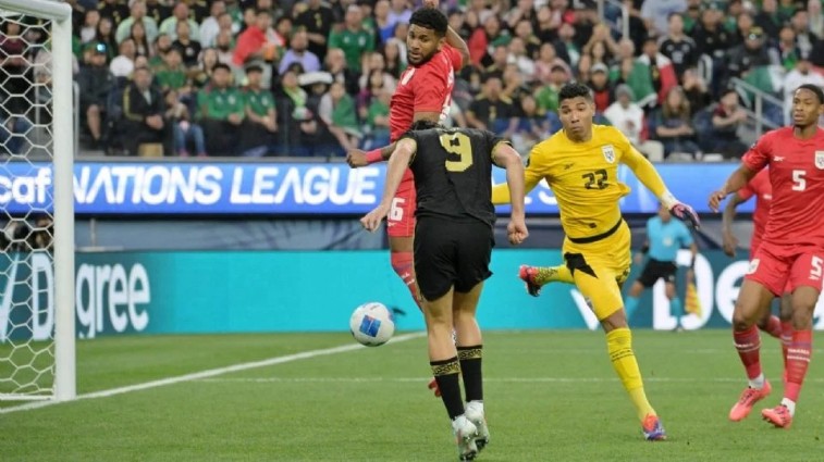 RAÚL JIMÉNEZ SE CONVIERTE EN EL TERCER MÁXIMO GOLEADOR DEL TRI