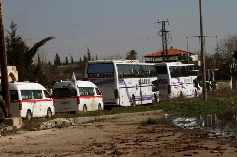 Seis muertos y varios desaparecidos tras caer a un río un autobús escolar en Siria